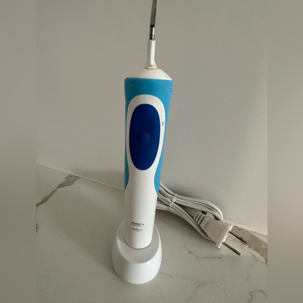 Braun Oral B Vitality Battery Operated Toothbrush with Blue and White Design